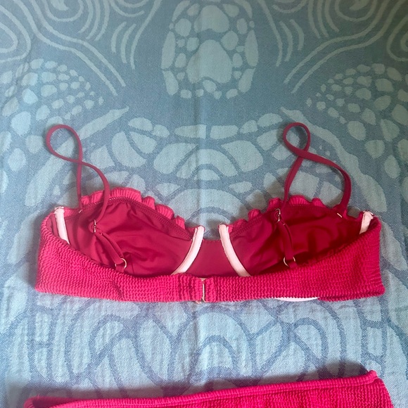 Dippin' Daisy's Vibrant Pink Balconette Crinkle Stretch Bikini Set - Picture 6 of 8